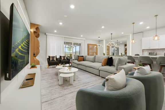 10 Bedrooms / 8 Bathrooms / Windsor Cay (15973CC)