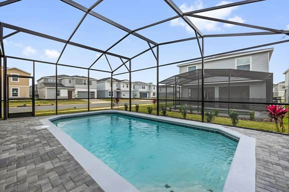 5 Bedrooms / 5.5 Bathrooms / Windsor Cay (15948CC)