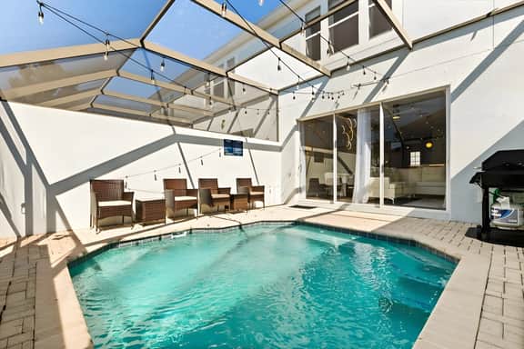 3 Bedrooms/ 3 Bathrooms/ Windsor Hills (2570 ML)