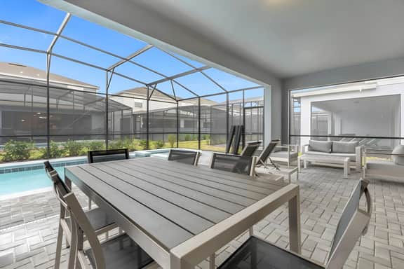 10 Bedrooms/ 8 Bathrooms/ Windsor Island (4433 KR)