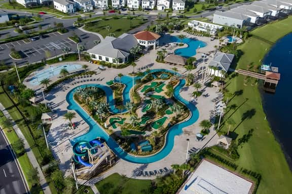 7 Bedrooms / 5 Bathrooms / Storey Lake (4529TB)