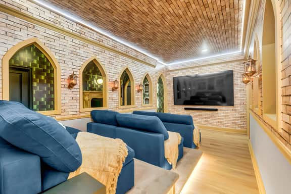 15 Bedrooms / 16.5 Bathrooms / Sonoma (4081 SB)