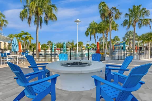 6 Bedrooms/ 4.5 Bathrooms/ Windsor Island(4075 LA)
