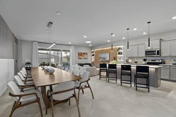 10 Bedrooms/ 8 Bathrooms/ Windsor Cay (16260 SK)