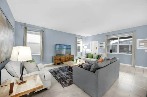 6 Bedrooms / 6 Bathrooms / Storey Lake (4633TB)