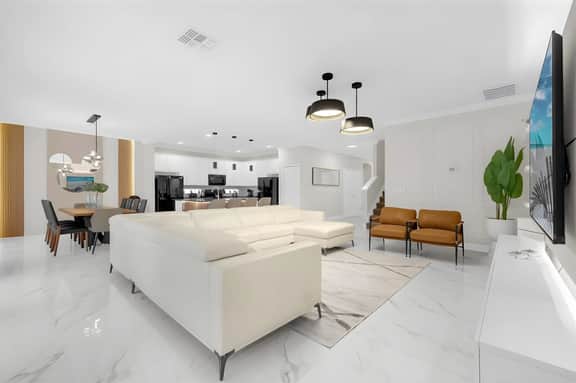 8 Bedrooms / 6 Bathrooms / Sonoma (2683CA)