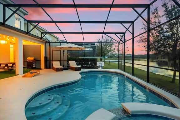 8 Bedrooms / 6 Bathrooms / Sonoma (2683CA)