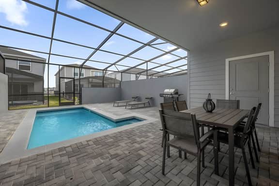 5 Bedrooms / 4.5 Bathrooms / Windsor Cay (1288BI)
