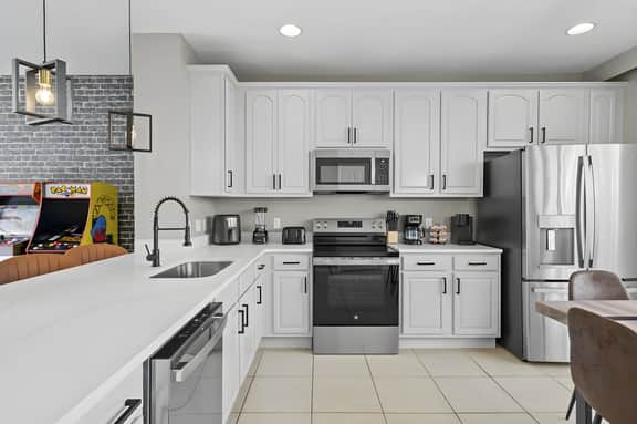 3 Bedrooms/ 3.5 Bathrooms/ Vista Cay (4845-148)