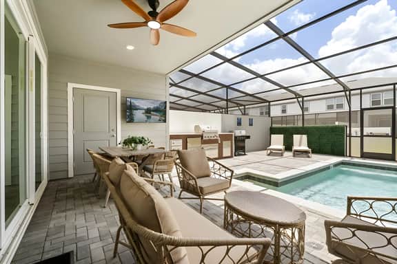 5 Bedrooms / 4.5 Bathrooms / Windsor Cay (16033BW)