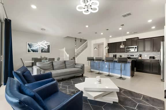 5 Bedrooms / 5 Bathrooms / Windsor Island (130JW)