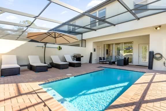 5 Bedrooms / 4.5 Bathrooms / Windsor (8815G)
