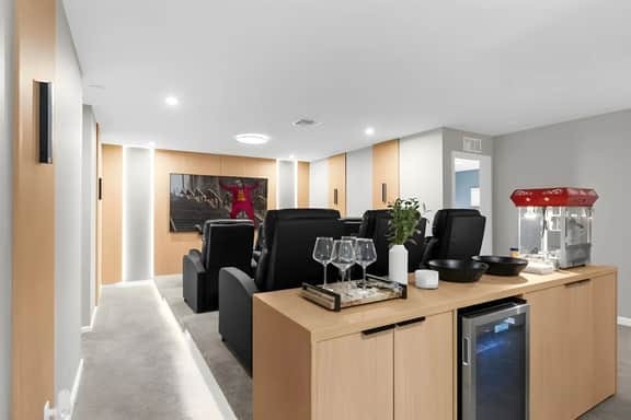 9 Bedroom/ 6.5 Bathroom/ Solara (9131TW)