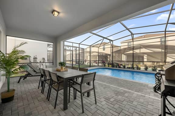5 Bedrooms/ 5.5 Bathrooms/ Windsor Cay (16219 TW)