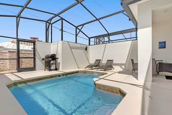 5 Bedrooms / 4 Bathrooms / Storey Lake (4955 WA)