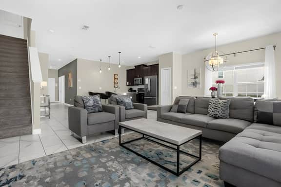 5 Bedrooms / 4 Bathrooms / Storey Lake (4955 WA)