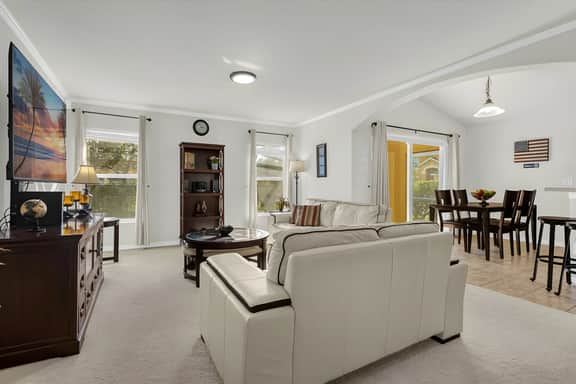 4 Bedrooms / 3 Bathrooms / Veranda Palms (4461 NP)