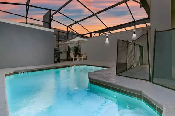 4 Bedrooms / 3 Bathrooms / Storey Lake (4809 LL)