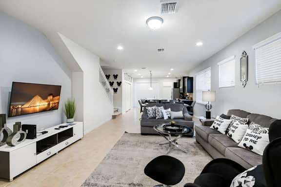 5 Bedrooms/5.5 Bathrooms/Windsor Westside (1836GD)