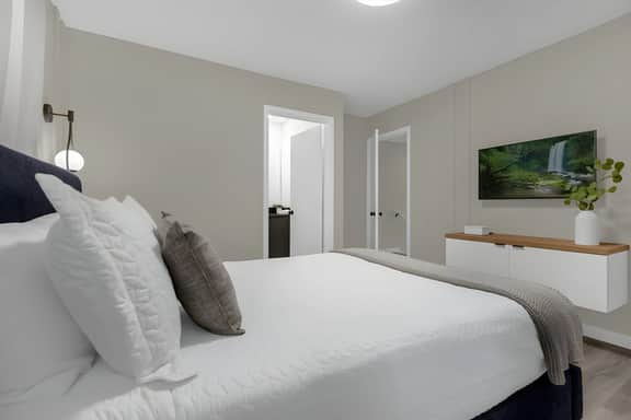 3 Bedrooms/ 3 Baths/ The Hub At Westside (3361TT)