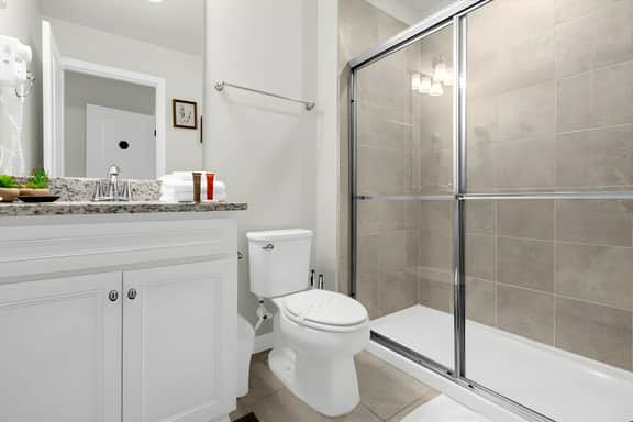 5 Bedrooms/ 4.5 Bathrooms/ Windsor Island (160 JW)