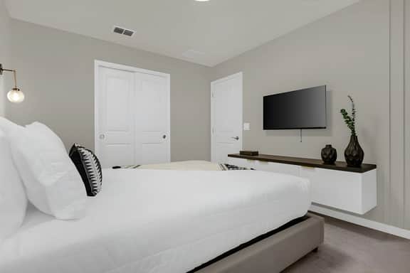 7 Bedroom/ 5.5 Bathroom Windsor Island (3895 LV)