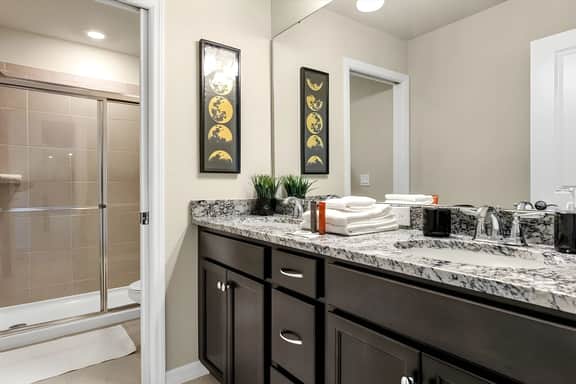 7 Bedrooms/ 5.5 Baths/ Windsor Island (3841 LA)