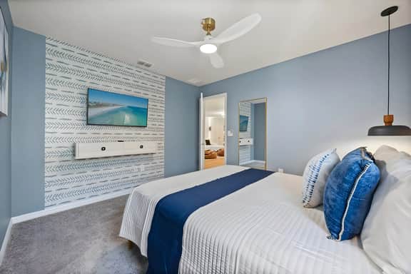 8 Bedrooms / 6 Bathrooms / Windsor Cay (15960SC)