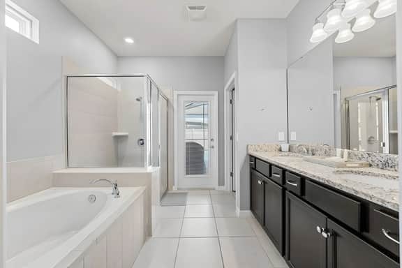 6 Bedrooms/ 4.5 Bathrooms/ Windsor Island (1661KL)
