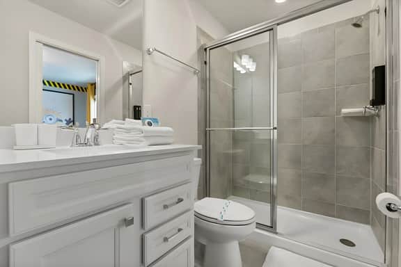 5 Bedrooms / 5.5 Bathrooms / Windsor Cay (15802CC)