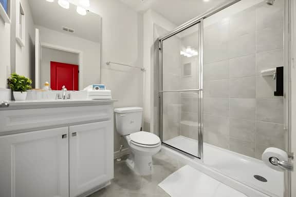 5 Bedrooms/ 4.5 Bathrooms/ Windsor Cay (16192 PF)