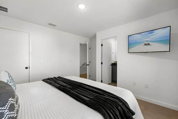 3 Bedrooms/ 3 Baths/ Hub Westside Reserve (8781ZD)