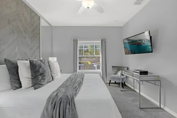 4 Bedrooms / 3 Bathrooms/ West Lucaya (3234CP)
