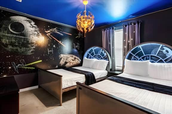9 Bedrooms/ 5.5 Bathrooms/ Solterra (7240 OL)