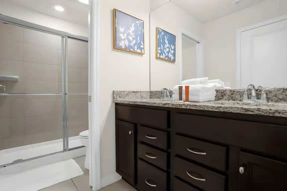 7 Bedrooms/ 6 Bathrooms/ Windsor Island (3433 LW)