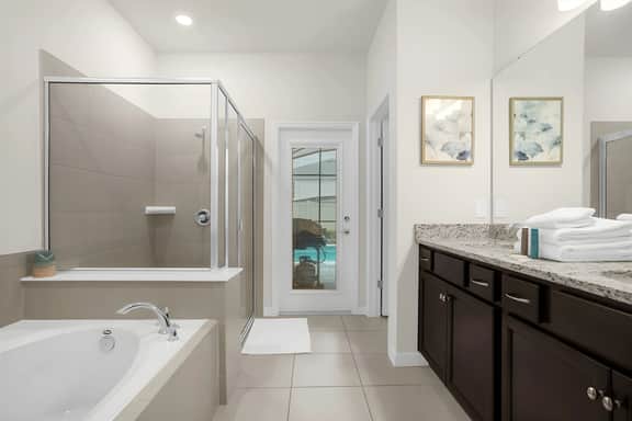 7 Bedrooms/ 6 Bathrooms/ Windsor Island (3433 LW)