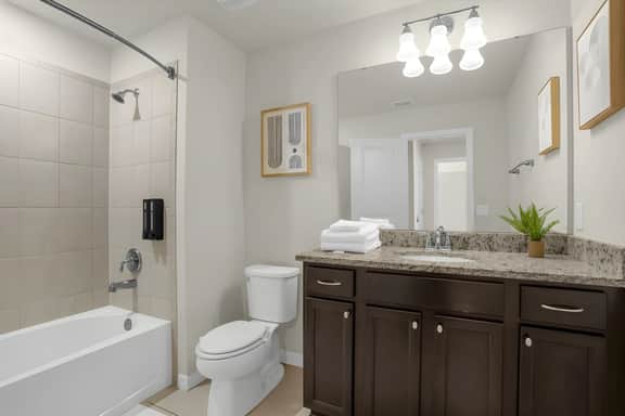5 Bedrooms/ 4 Bathrooms/ Windsor Island(1217 AB)