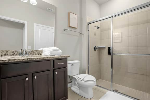 5 Bedrooms/ 4 Bathrooms/ Windsor Island(1217 AB)