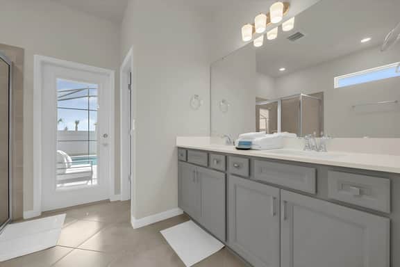 10 Bedrooms/ 8 Bathrooms/ Windsor Cay (16212SM)