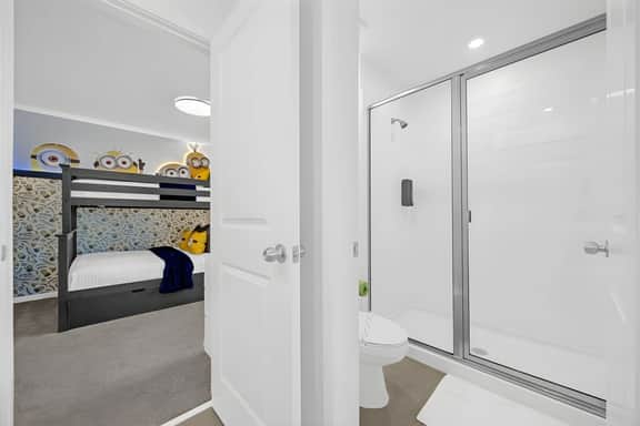 6 Bedrooms / 4.5 Bathrooms / Solara (2382 SW)