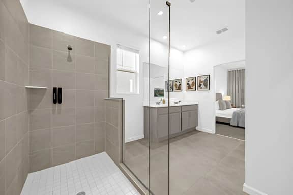 6 Bedrooms / 4.5 Bathrooms / Solara (2382 SW)