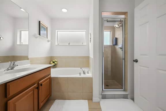 6 Bedrooms / 5.5 Bathrooms / Bella Vida (450LF)