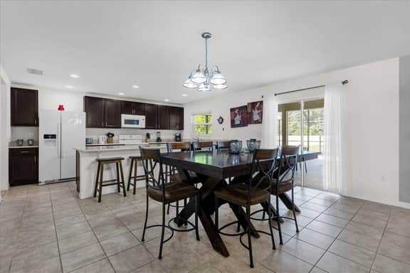 6 Bedrooms/ 4.5 Bathrooms/ Crystal Cove (957 EG)