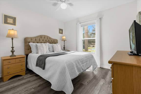 6 Bedrooms/ 4.5 Bathrooms/ Crystal Cove (957 EG)