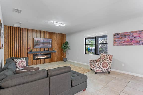5 Bedrooms / 5 Bathrooms Champions Gate (9031 SM)