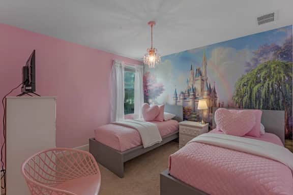 5 Bedrooms / 5 Bathrooms Champions Gate (9031 SM)