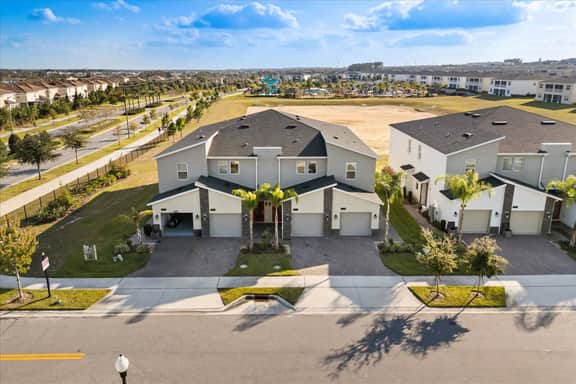 3 Bedrooms / 2 Bathrooms / Champions Gate (9351SH)