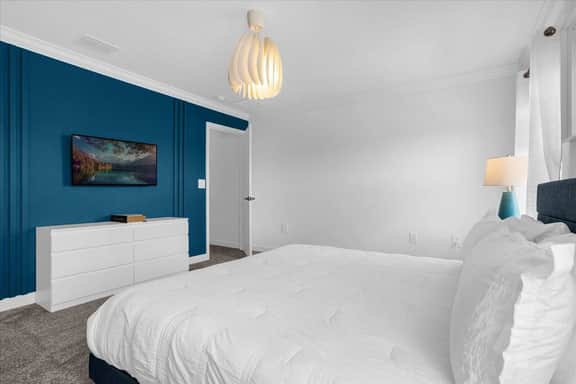 4 Bedrooms/ 3 Bathrooms/ Storey Lake (2617 RT)
