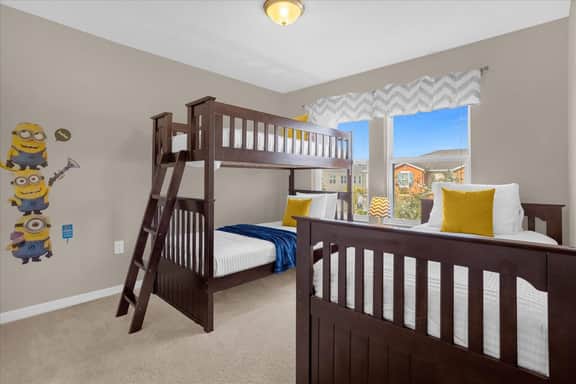 4 Bedrooms/ 3.5 Bathrooms/ Compass Bay (5132 CH)