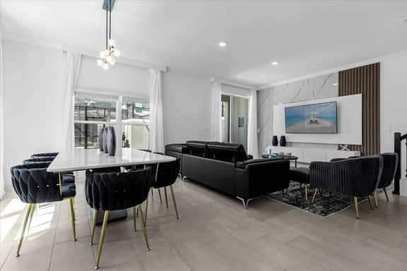 5 Bedrooms/ 4 Bathrooms/ Storey Lake (2584 RT)